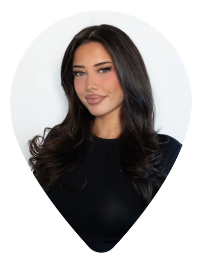 Berre Gümüstaş — Social Media Managerin, Lokalbesucher